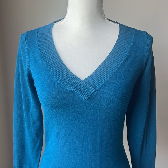 Smart Set V-Neck Sweater - Picture 3 of 11